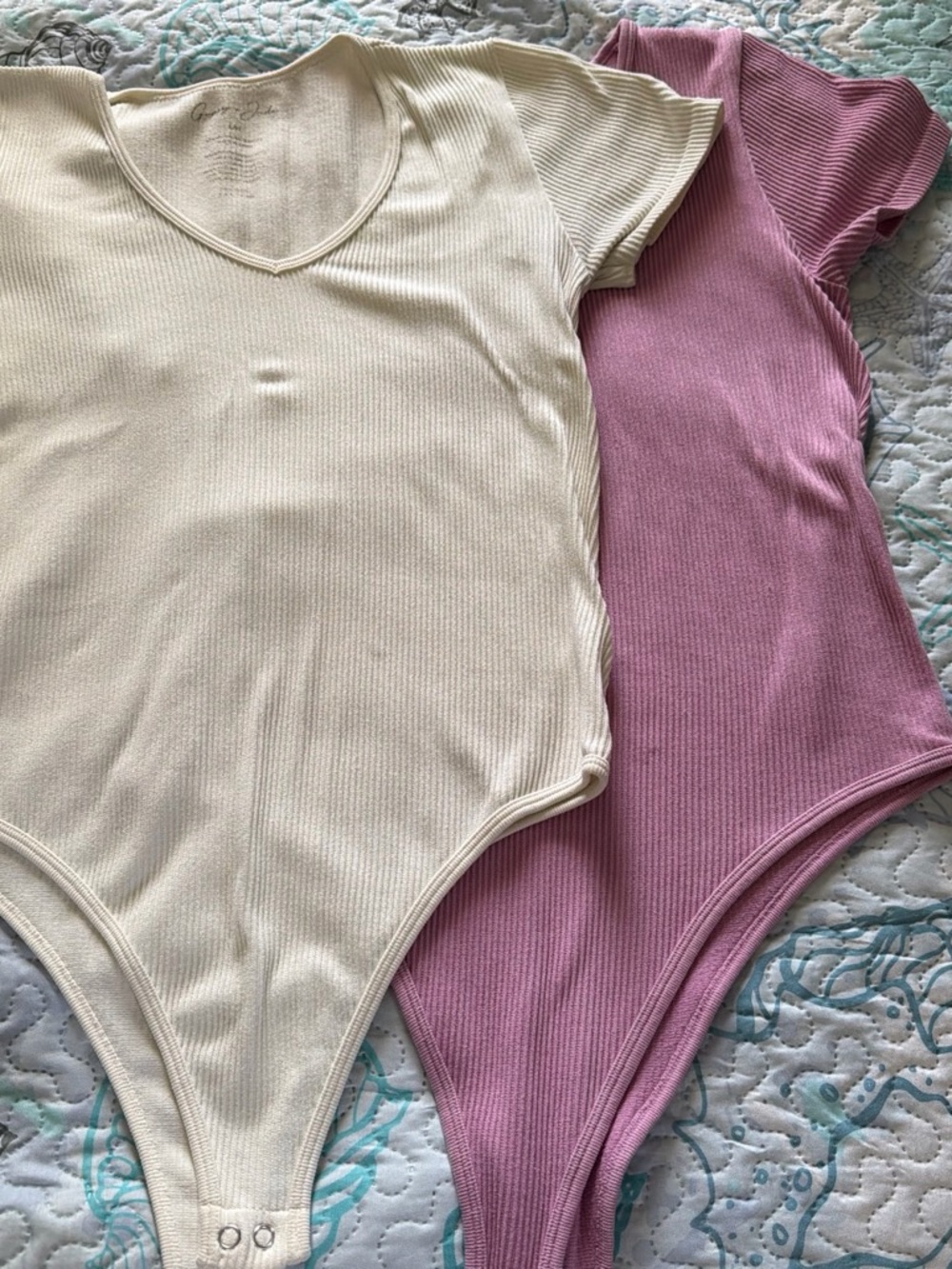 Ribbed Short-Sleeve Bodysuit - Cream and Mauve